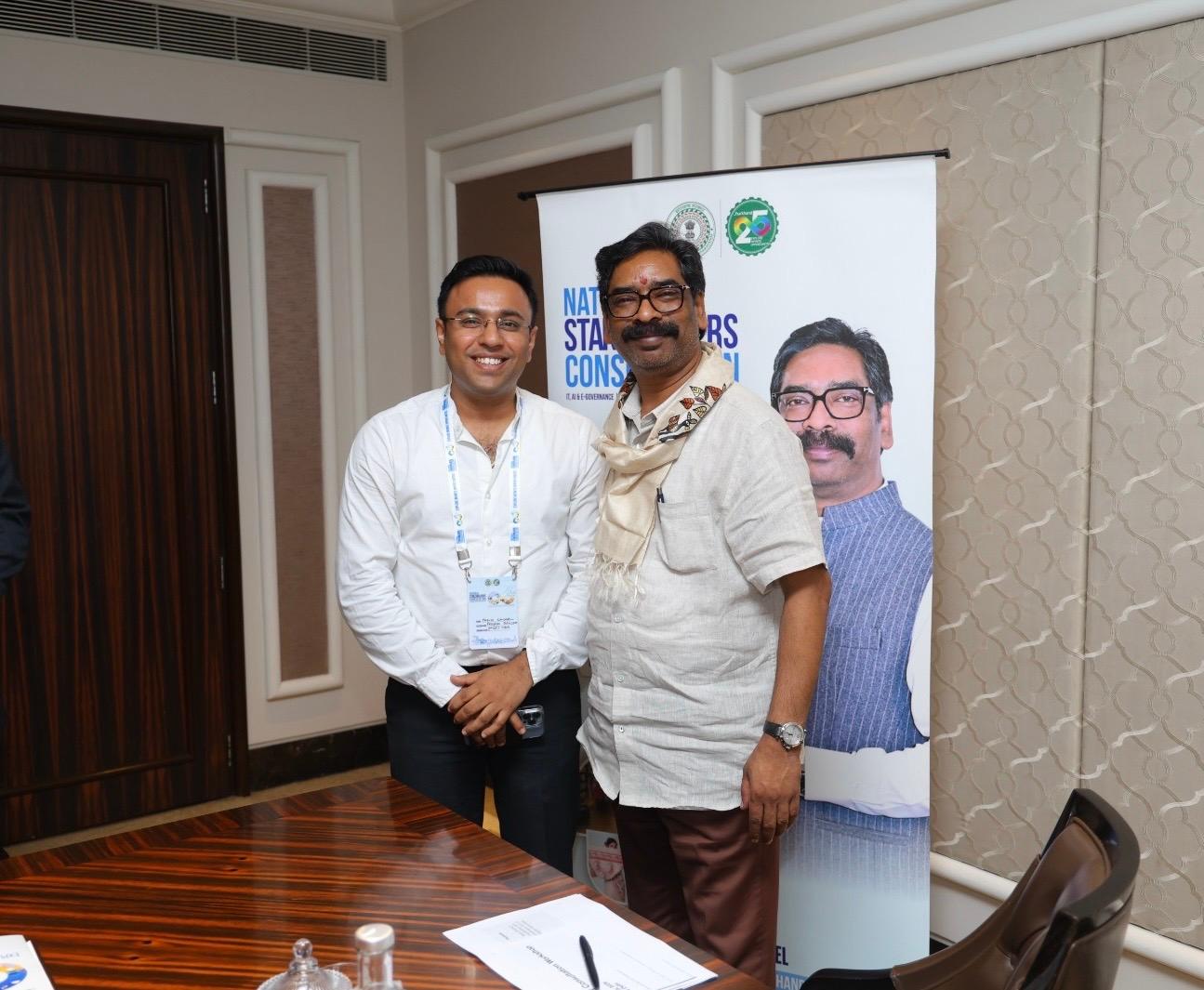 Pravin Kaushal with Shri Hemant Soren at the Jharkhand Vision 2050 event, Taj Palace, New Delhi.